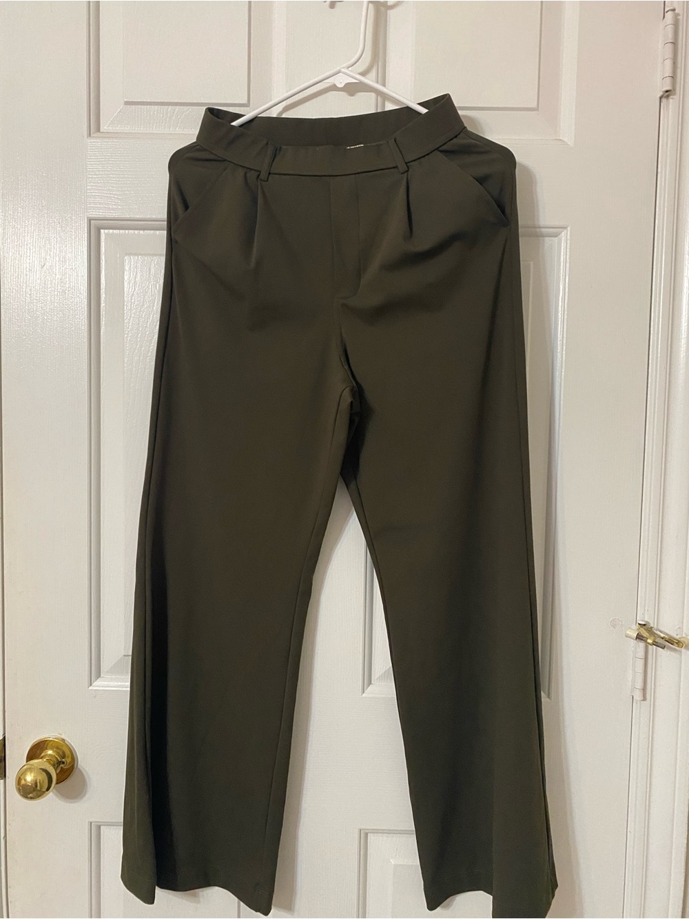 HALARA Wide-Leg High-Rise Pants in Olive